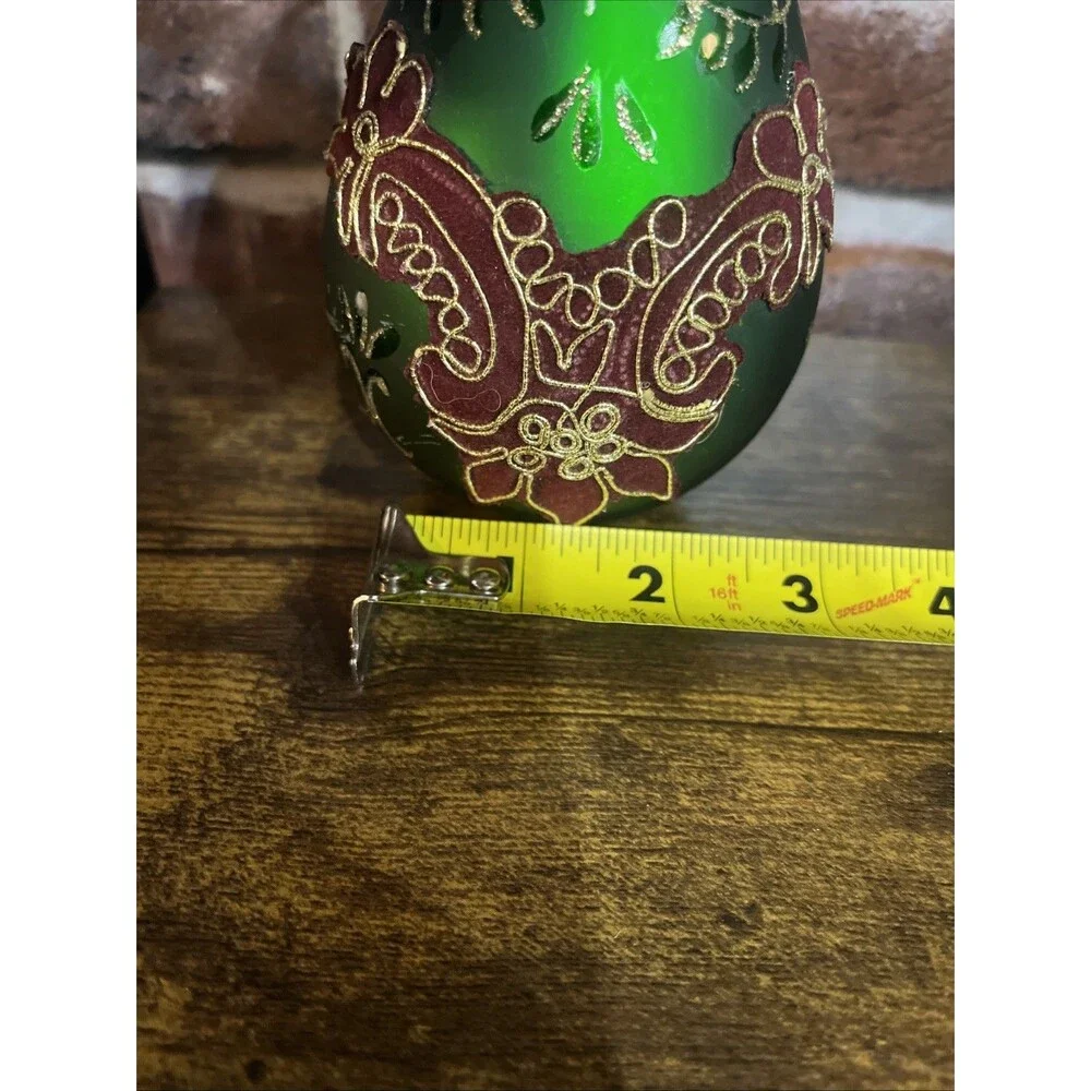 XL Green, Teardrop Teardrop Ornament w Gold & Red Design